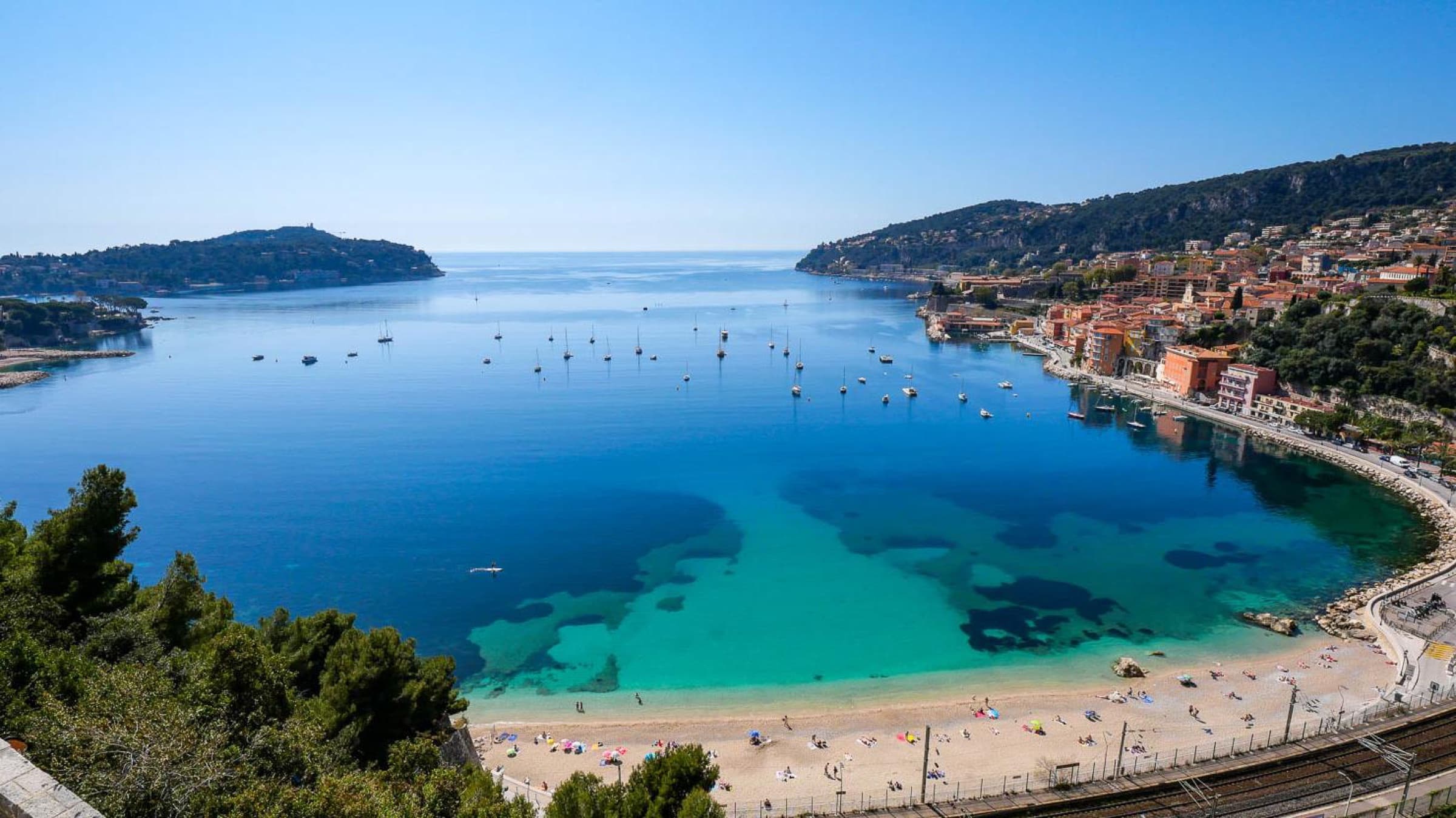 La rade et la plage de Villefranche-sur-Mer