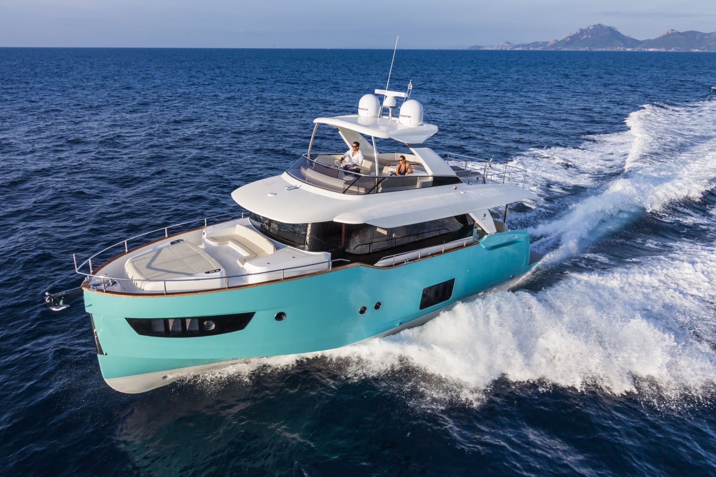 Le Absolute Navetta 58 à louer avec skipper sur la Côte d'Azur