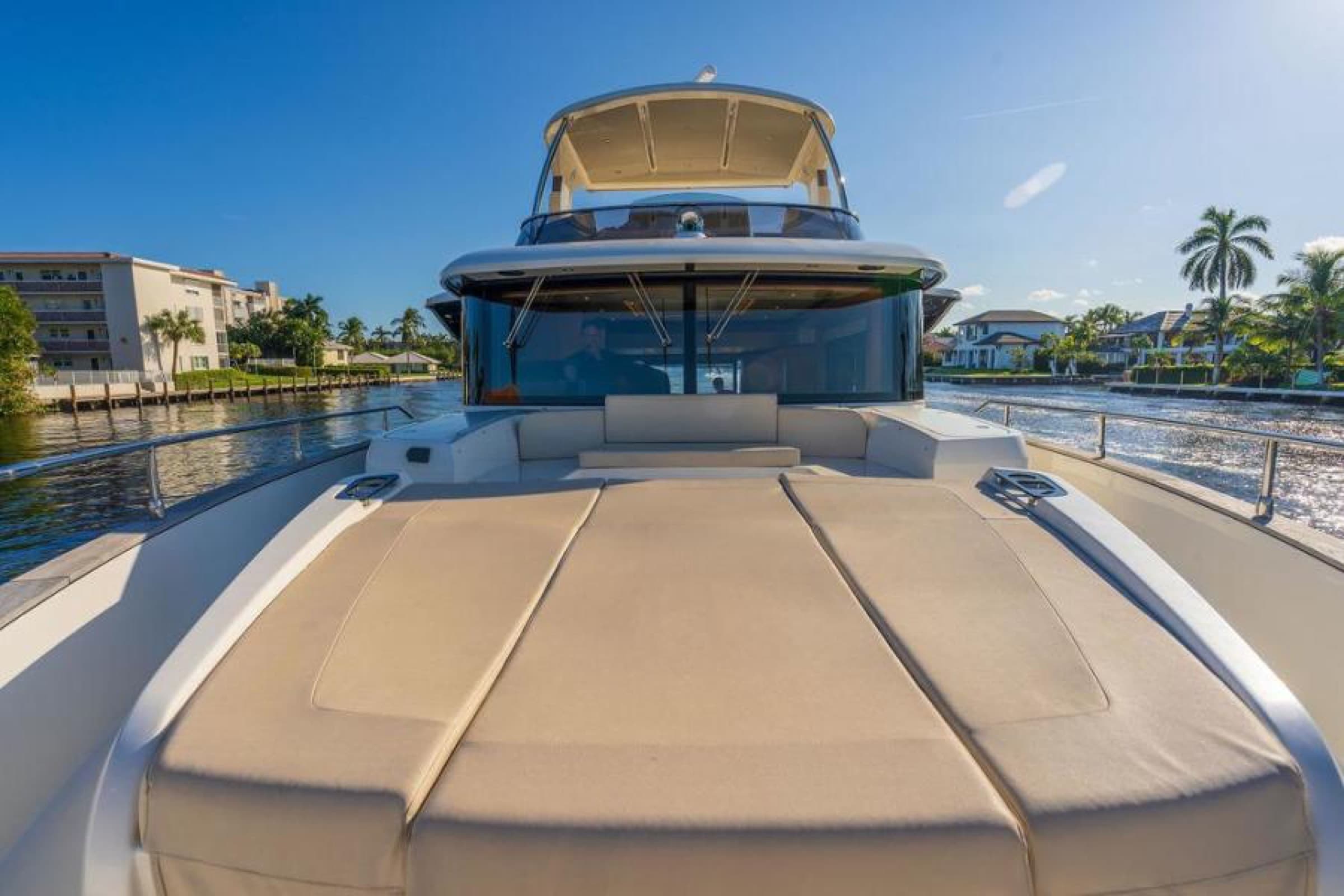 Le Absolute Navetta 58 en location sur la Côte d'Azur, vue 2
