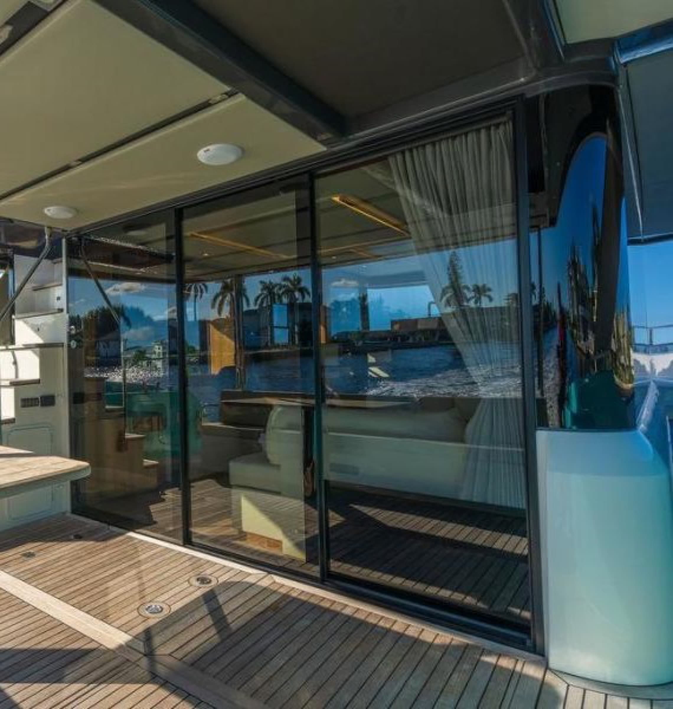 Le Absolute Navetta 58 en location sur la Côte d'Azur, vue 5