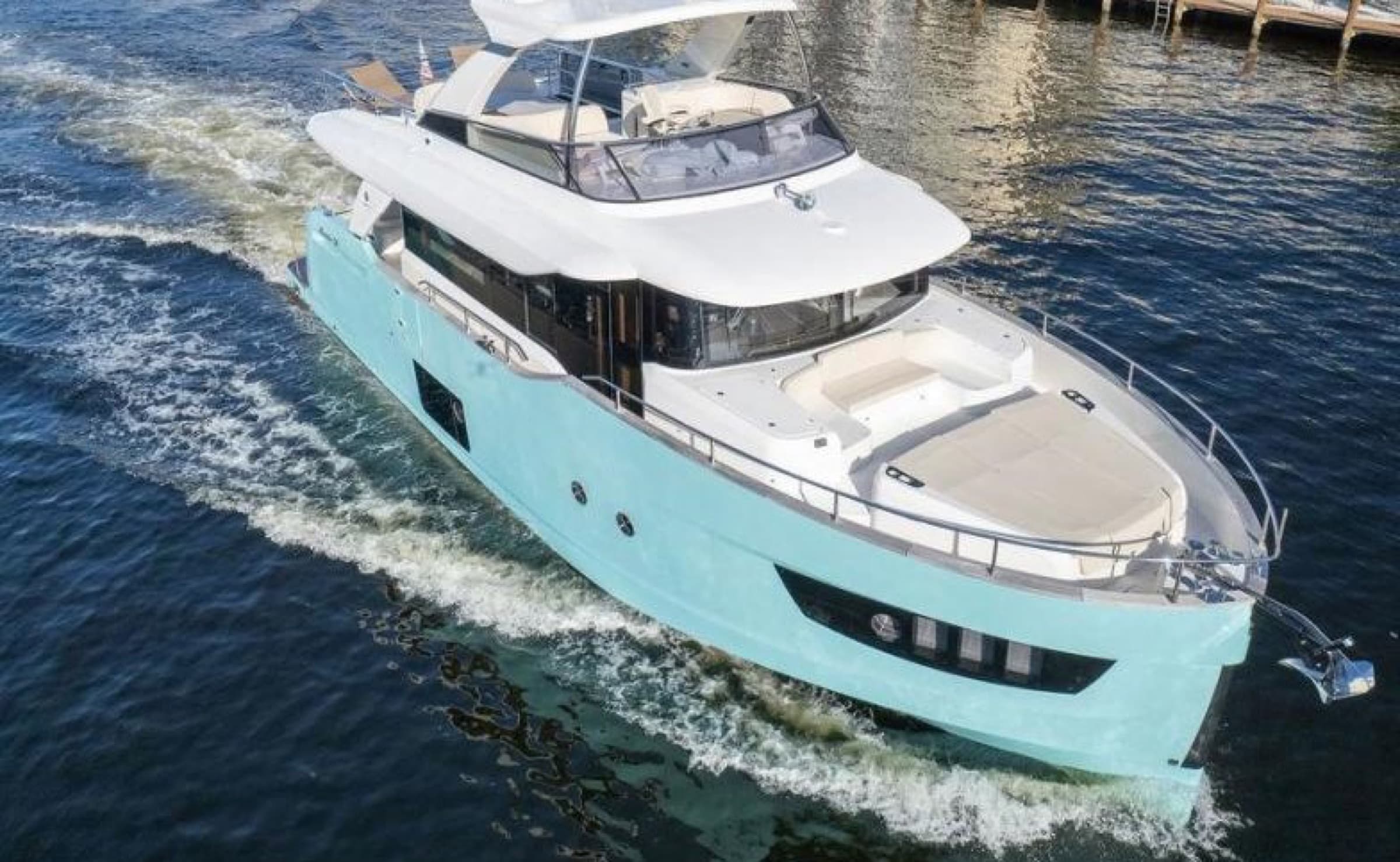 Le Absolute Navetta 58 en location sur la Côte d'Azur, vue 8