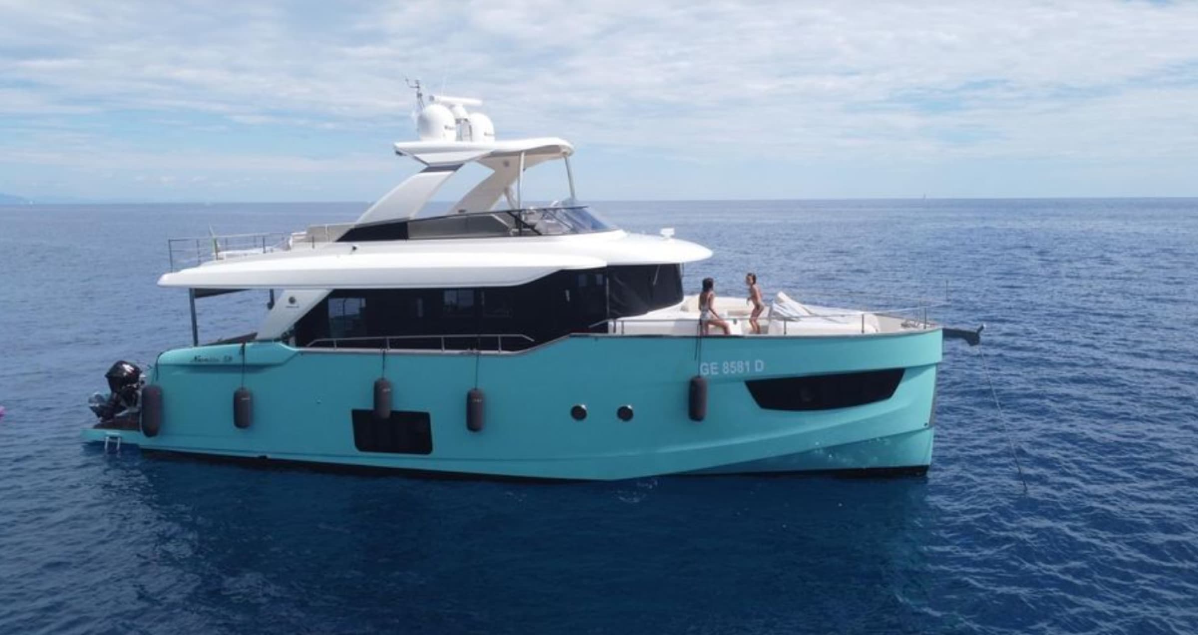 Le Absolute Navetta 58 en location sur la Côte d'Azur, vue 10