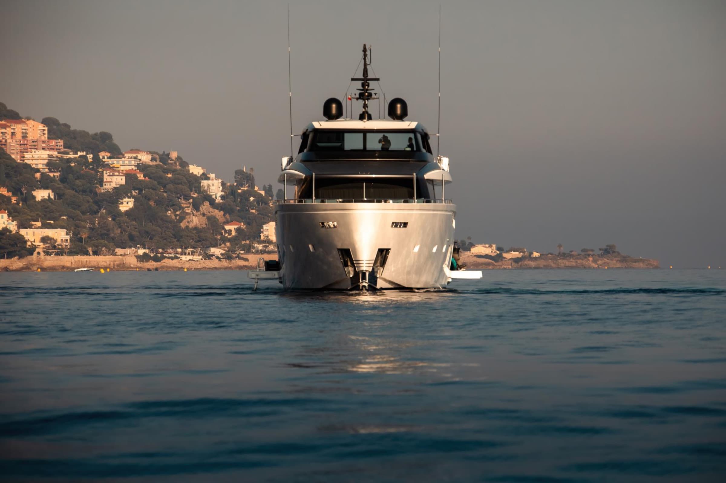 Le Sanlorenzo SX112 en location sur la Côte d'Azur, vue 4