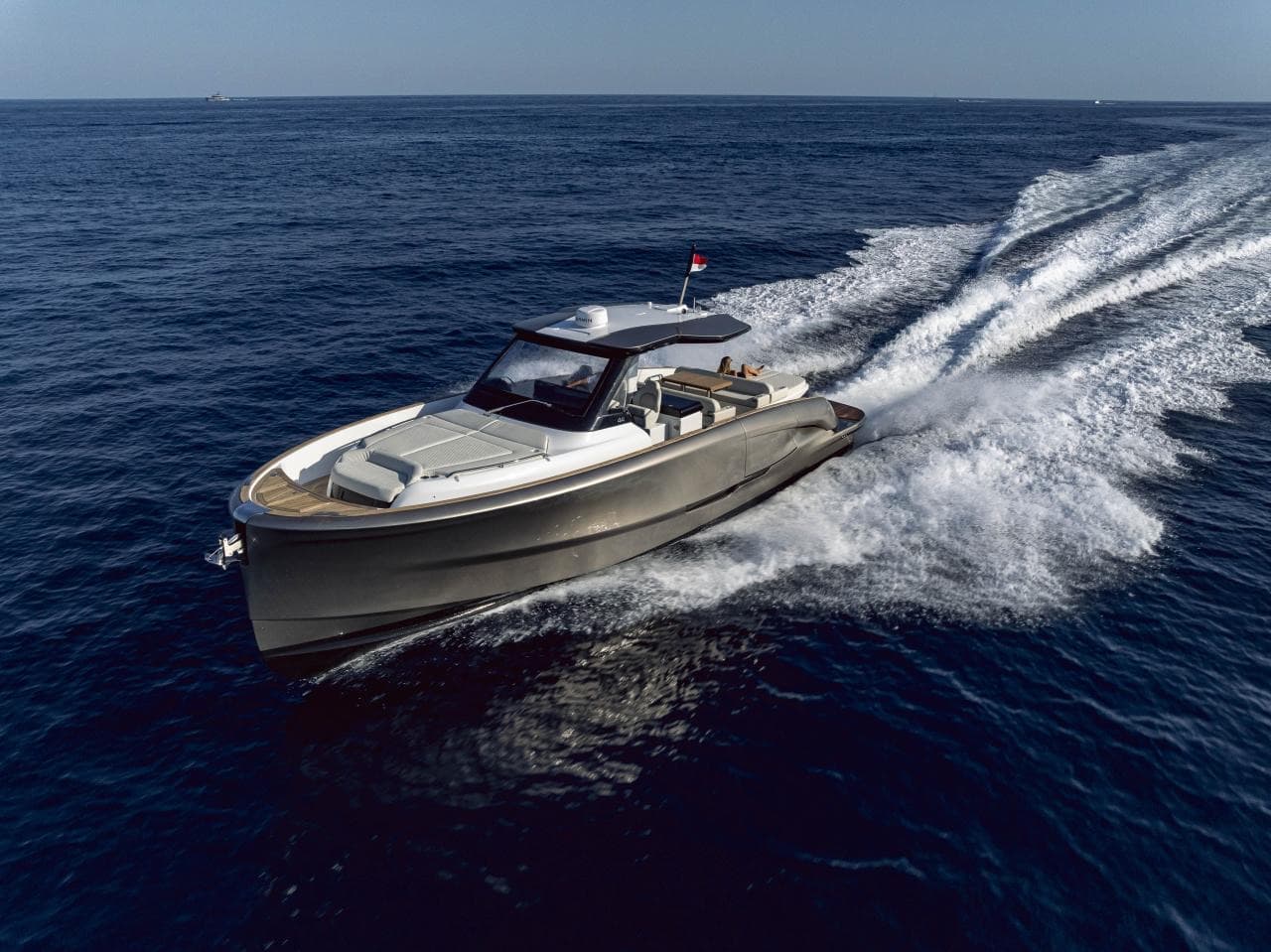 Solaris Power 44 Open, yacht charter on the French Riviera