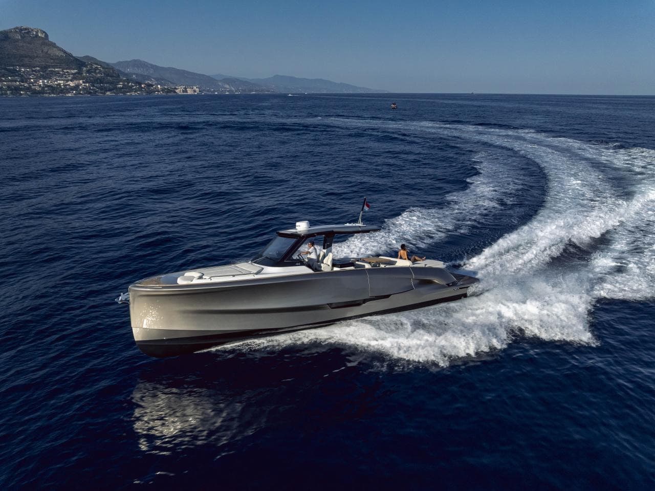 Solaris Power 44 Open, yacht charter on the French Riviera (4)