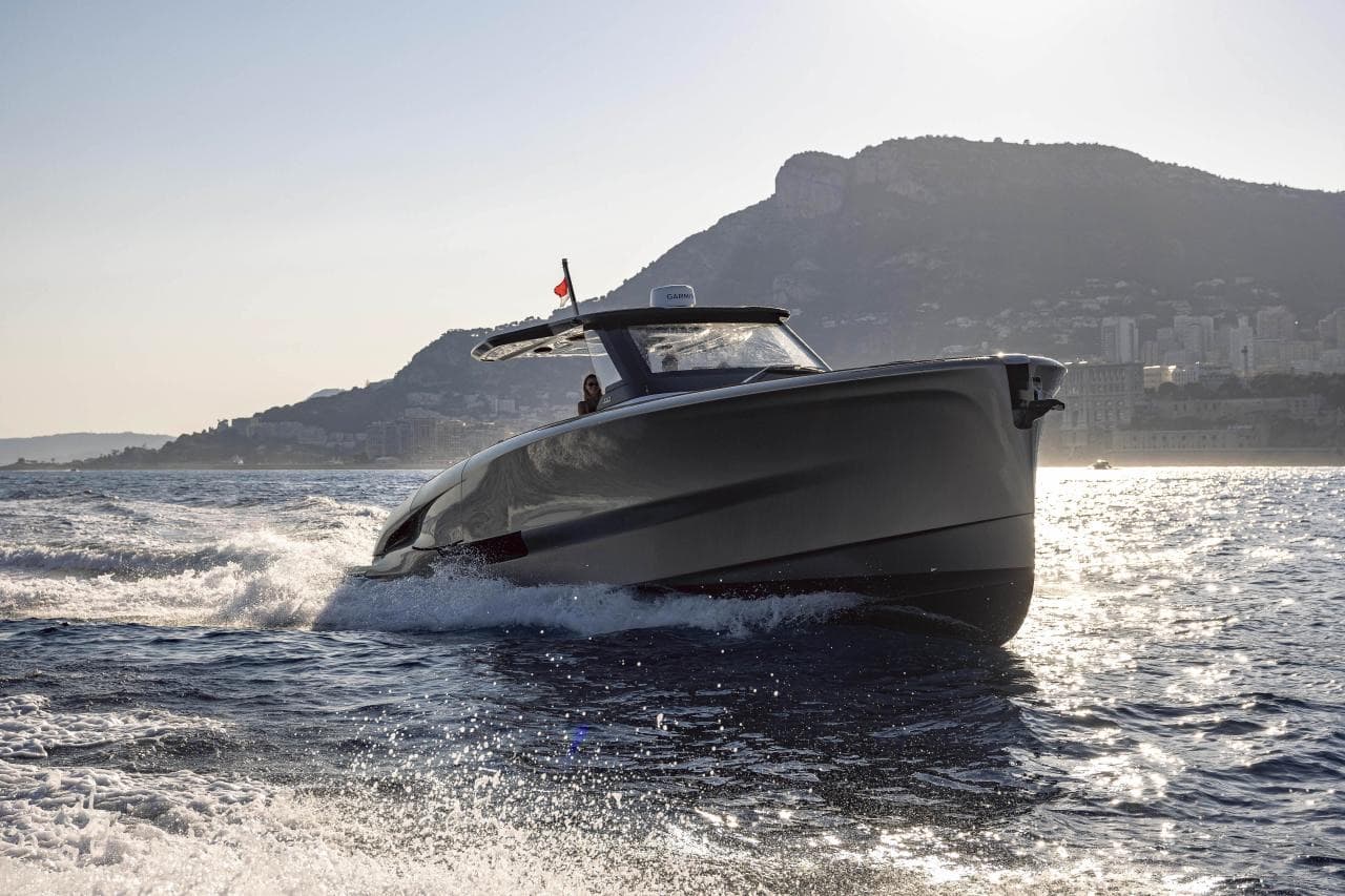 Solaris Power 44 Open, yacht charter on the French Riviera (5)