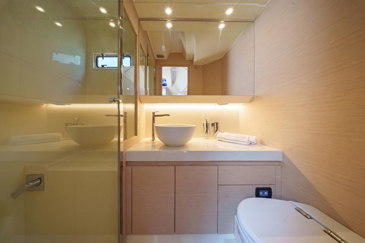 Solaris Power 44 Open, yacht charter on the French Riviera (10)