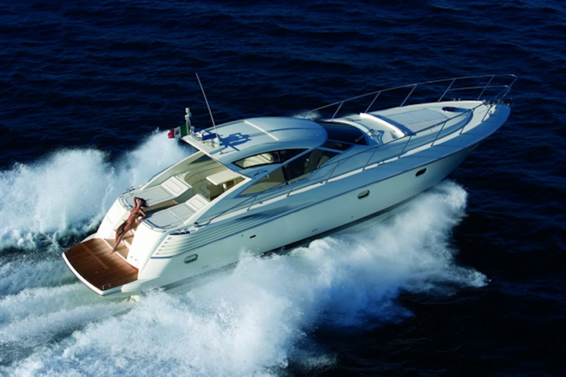Le Cantieri di Sarnico 50 lancé à pleine vitesse sur la Méditerranée