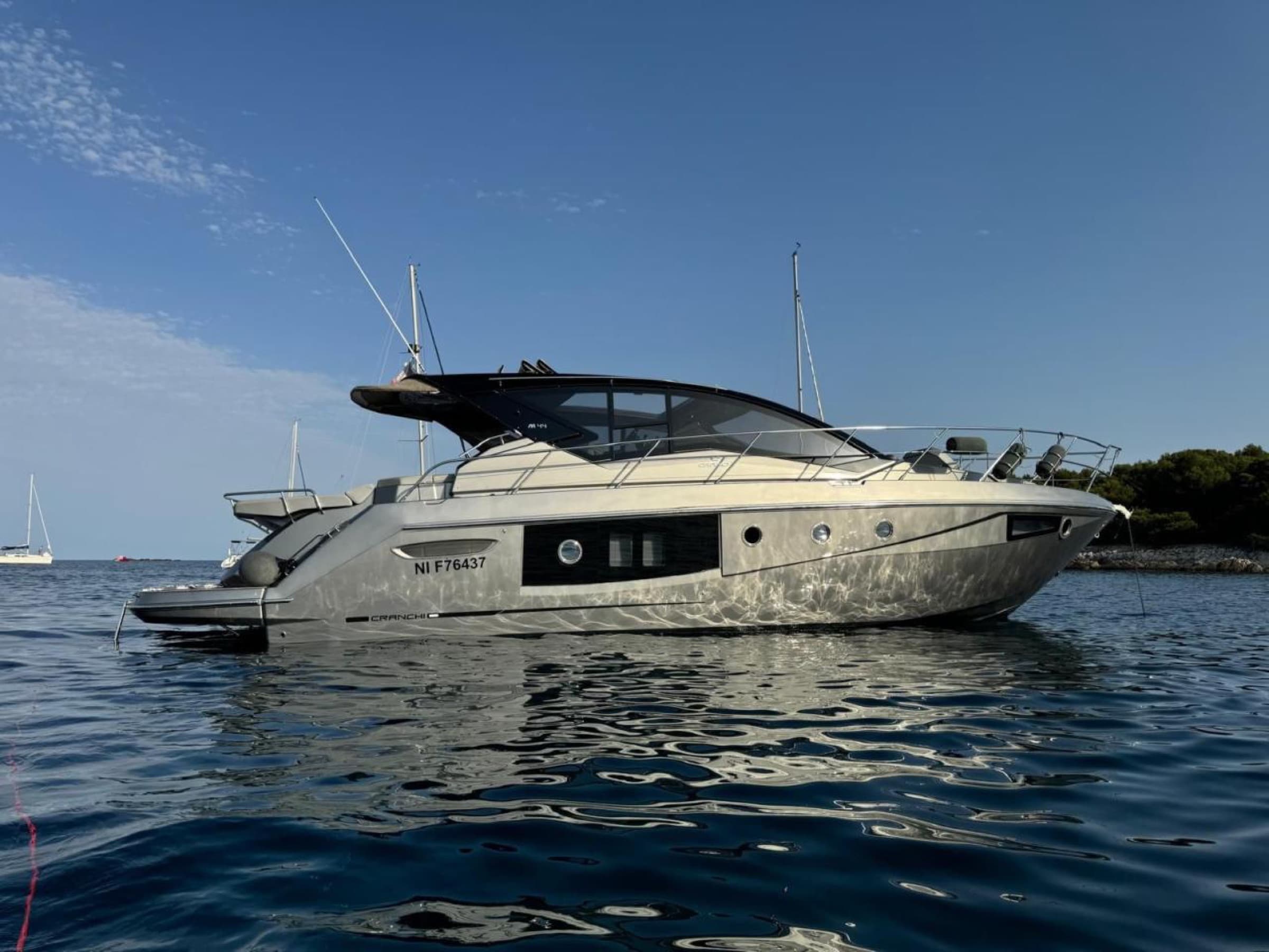 Le Cranchi 44 en location sur la Côte d'Azur, vue 2