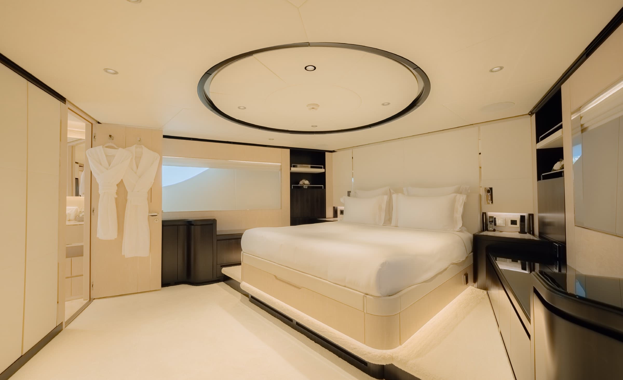Une cabine du Majesty 120 et son couchage double