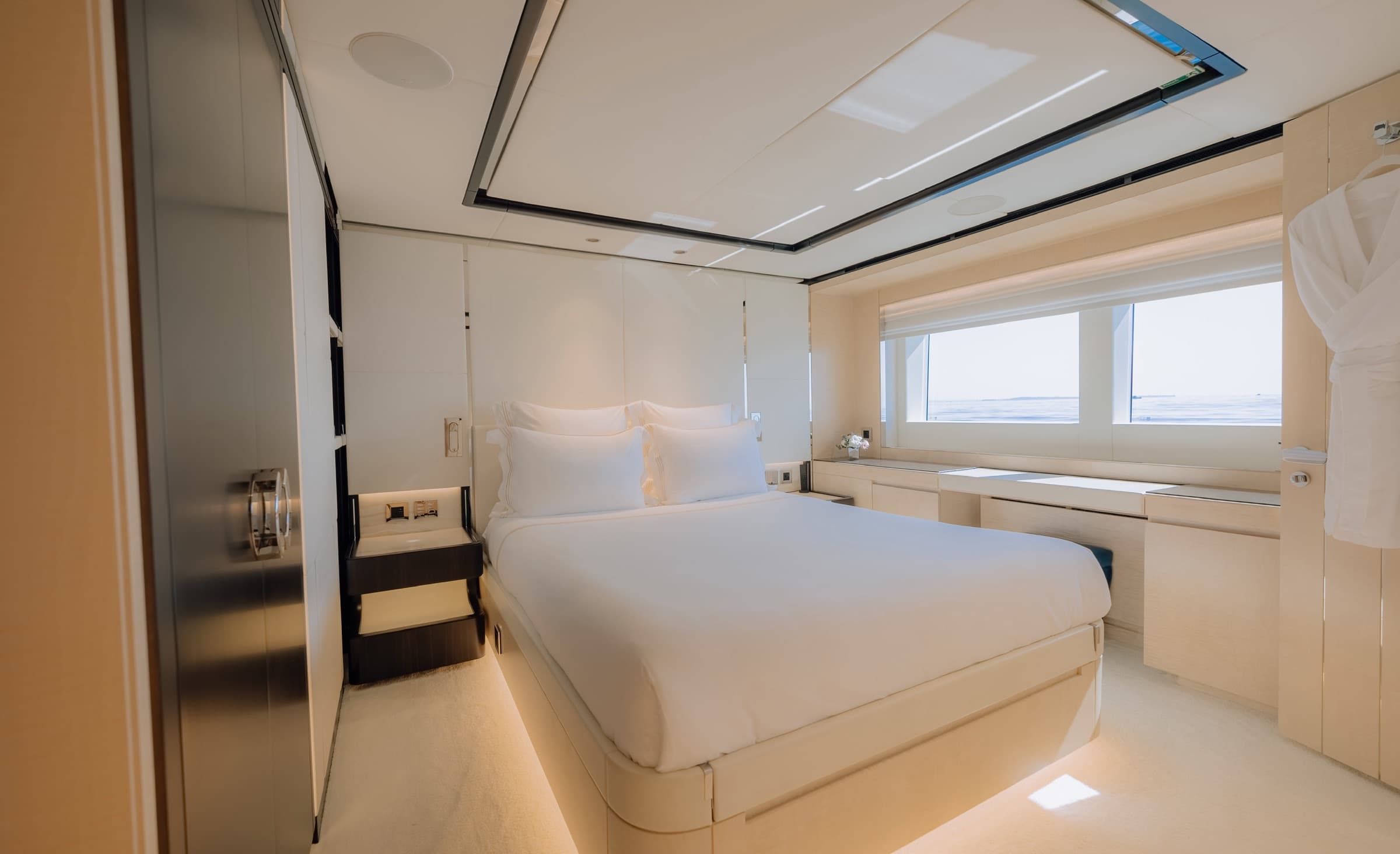 Une cabine du Majesty 120 ouverte sur la coursive