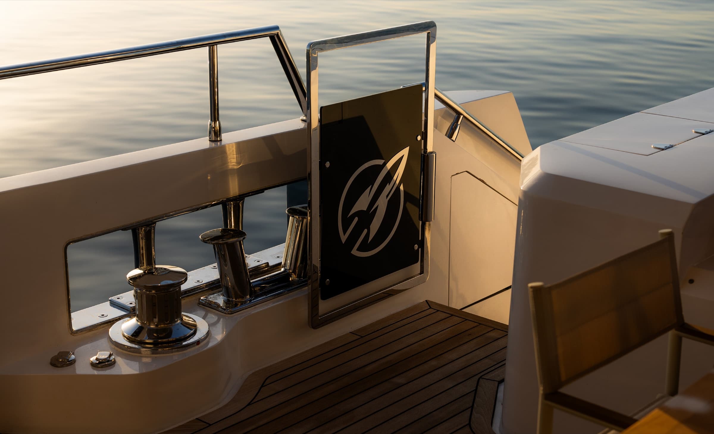 La plateforme de bain du Majesty 120 au ras de l'eau