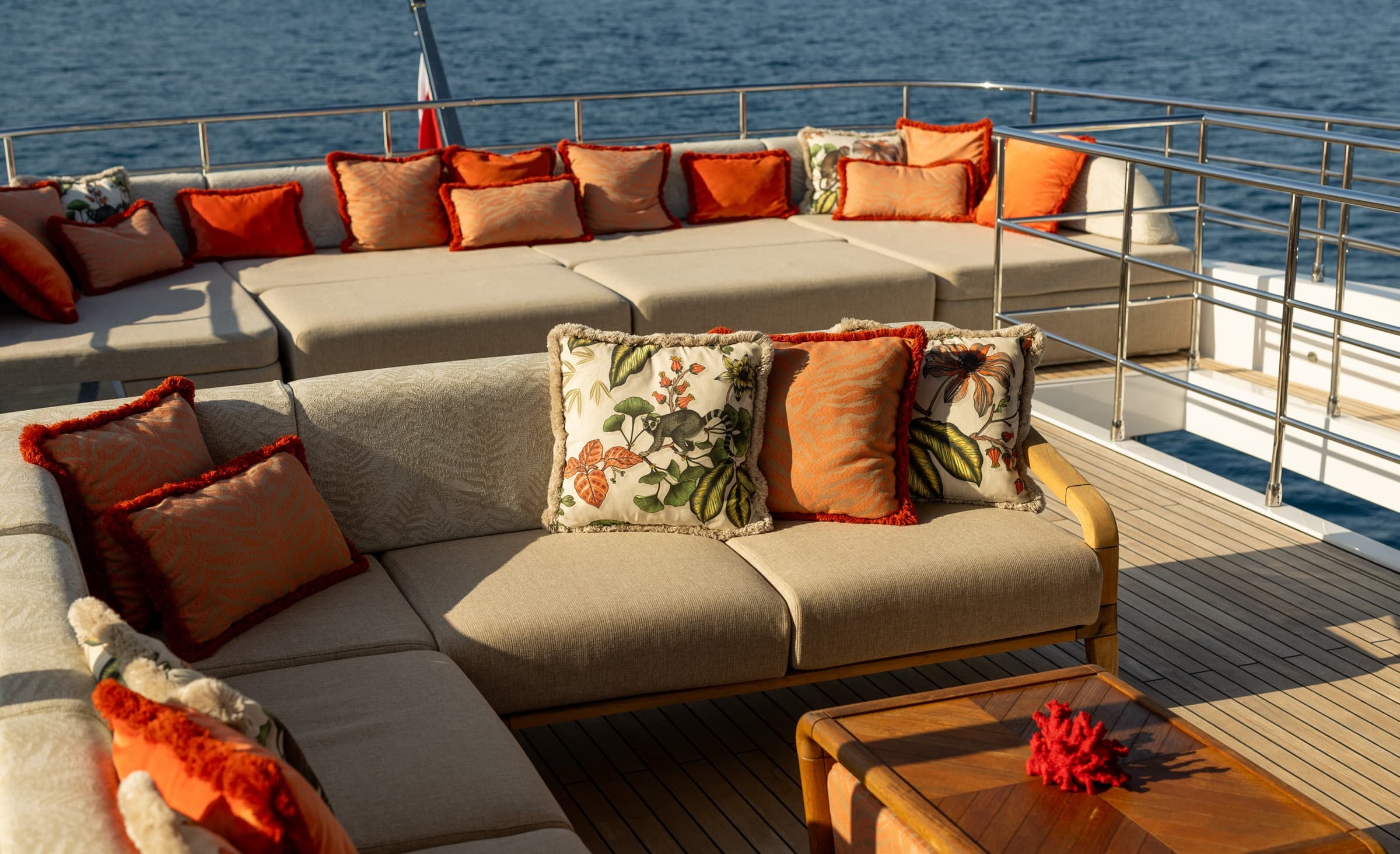 Le salon de pont du Majesty 120 et ses coussins