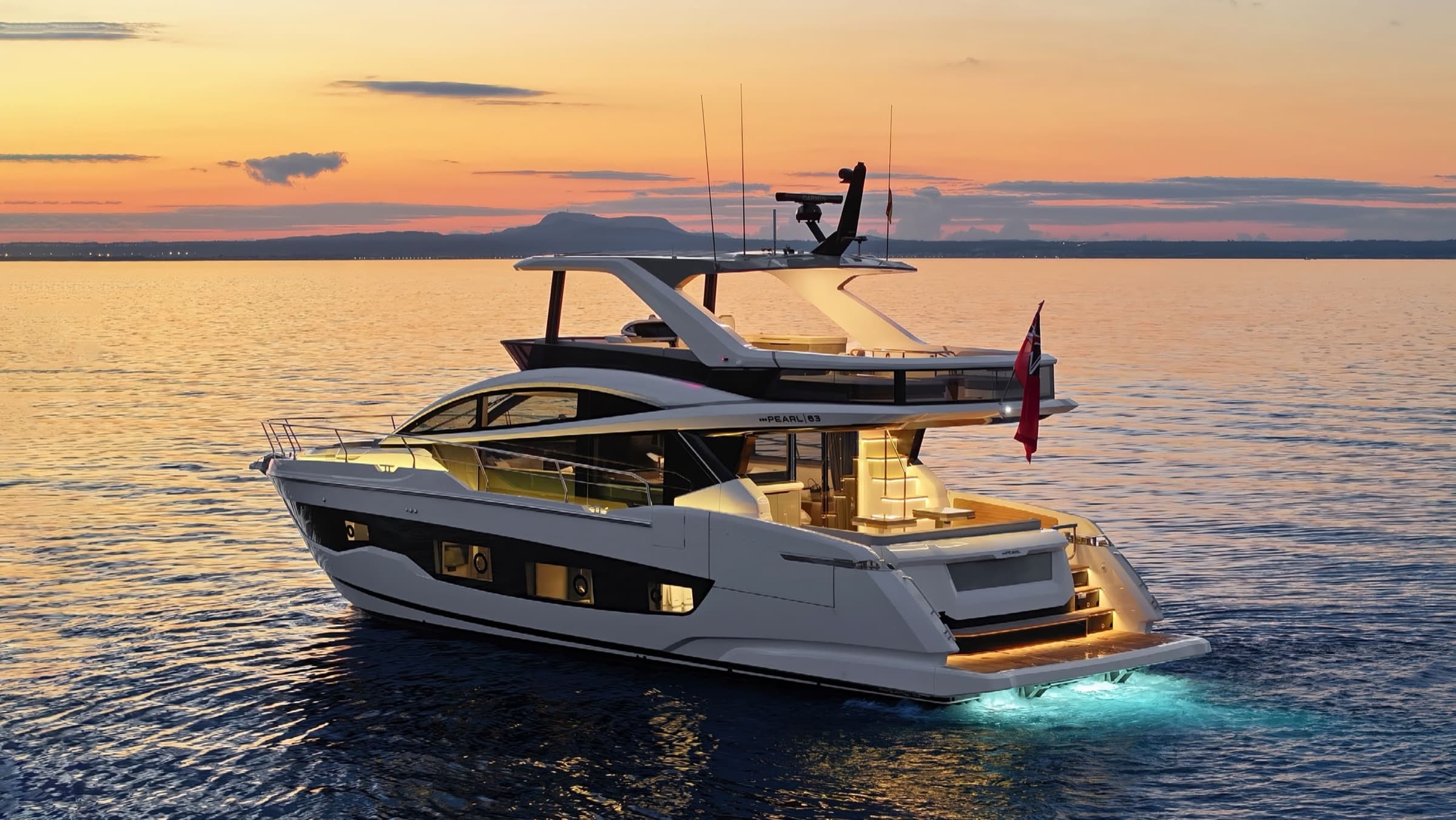 Le Pearl 63 à louer avec skipper sur la Côte d'Azur
