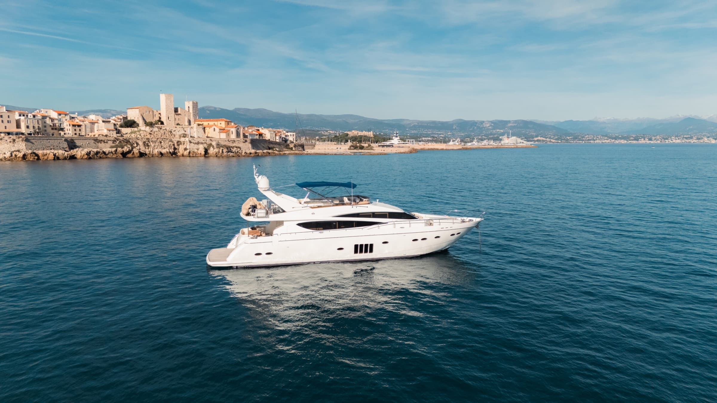 Le Princess 85 en location sur la Côte d'Azur, vue 3