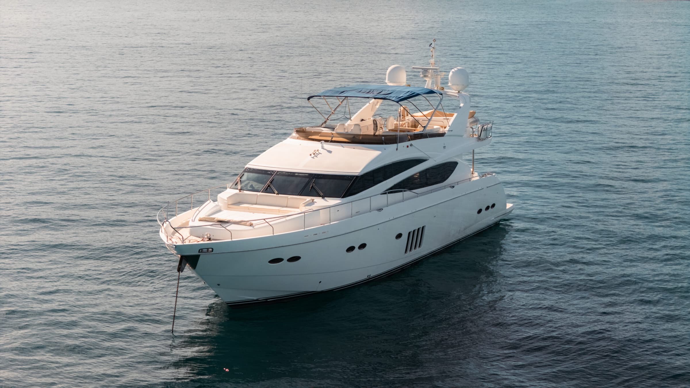 Le Princess 85 en location sur la Côte d'Azur, vue 7