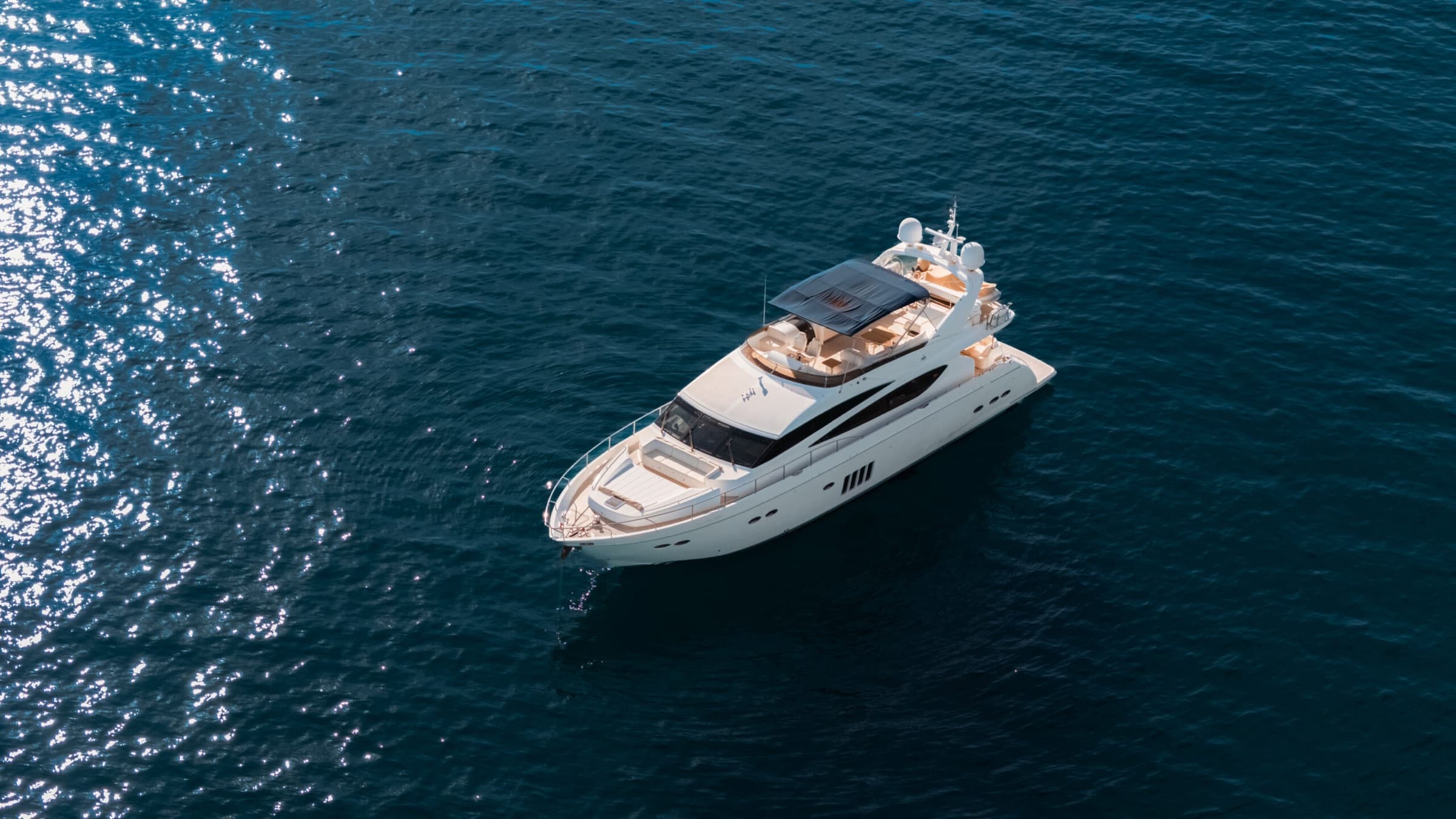 Le Princess 85 en location sur la Côte d'Azur, vue 8
