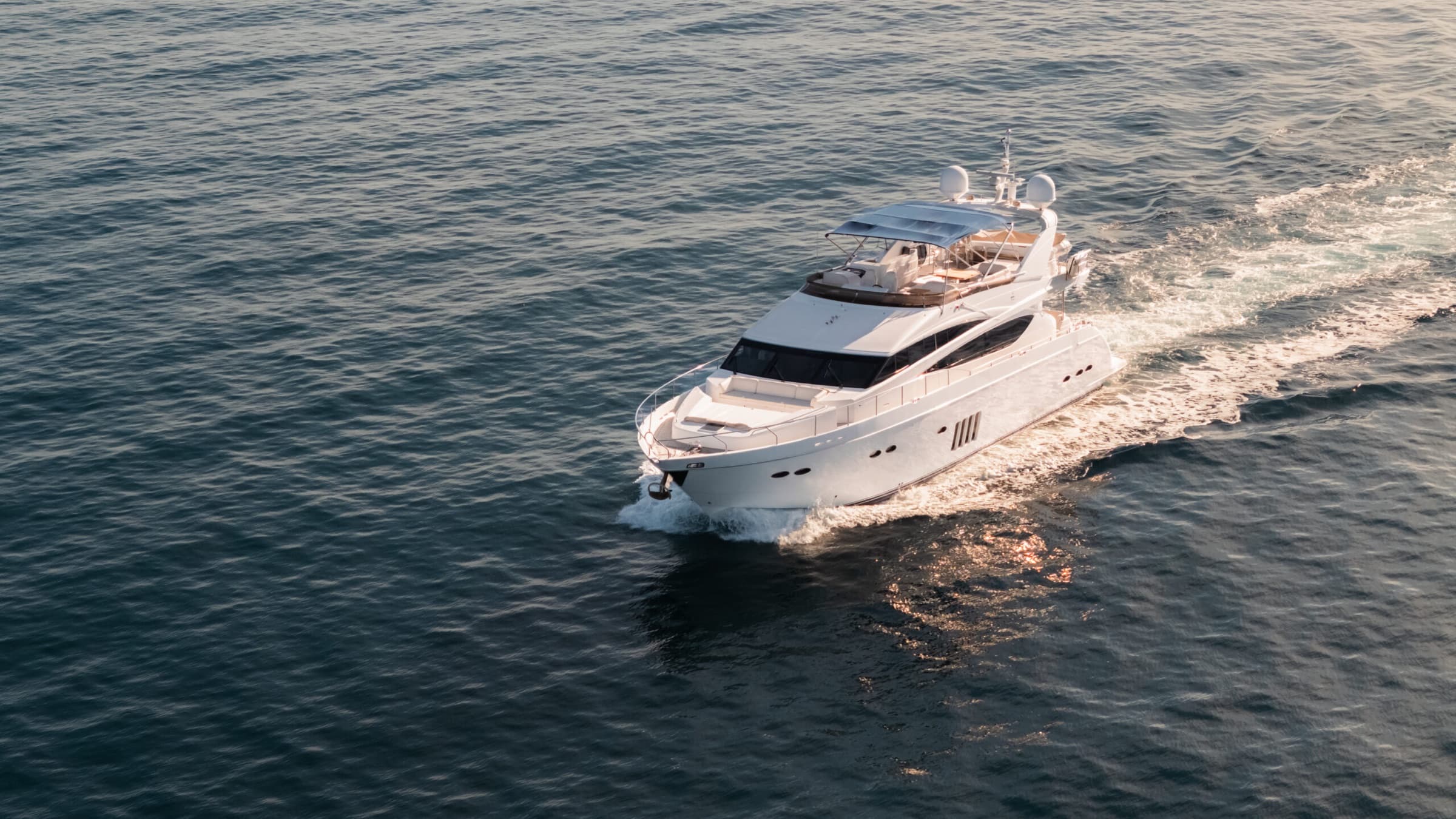 Le Princess 85 en location sur la Côte d'Azur, vue 11
