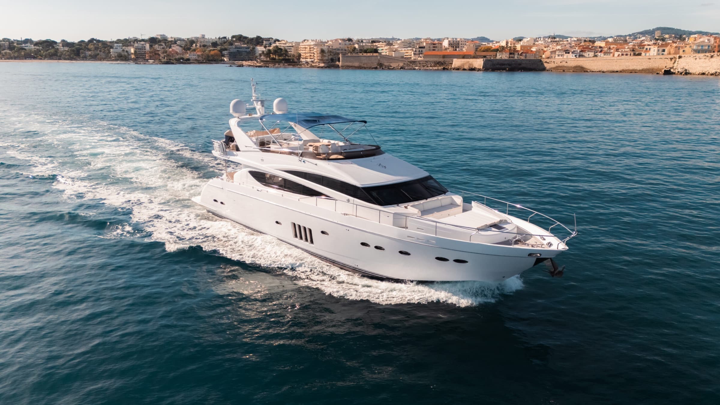 Le Princess 85 en location sur la Côte d'Azur, vue 14