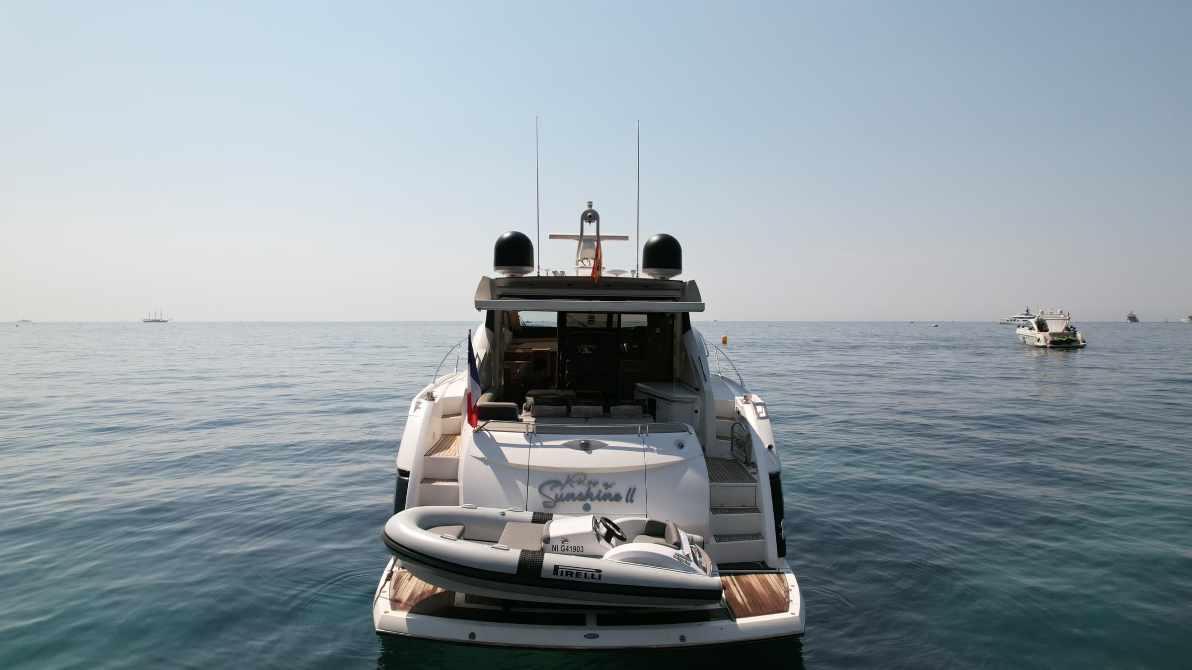 La poupe et la plateforme de bain du Sunseeker Predator 62 sur la Méditerranée